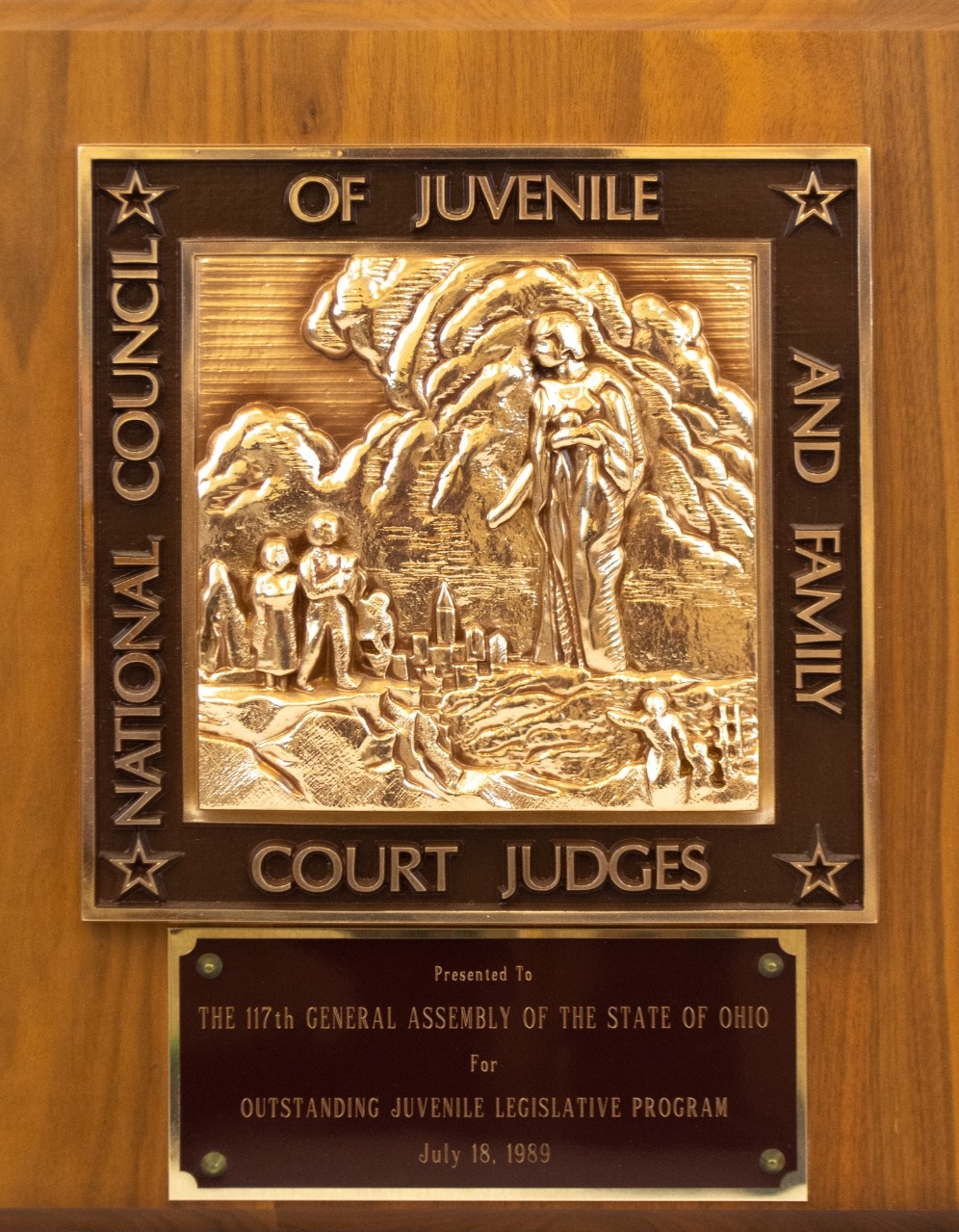 National Council of Juvenile and Family Court Judges, Presents an award to Stanley J. Aronoff for an outstanding juvenile legislative program.
