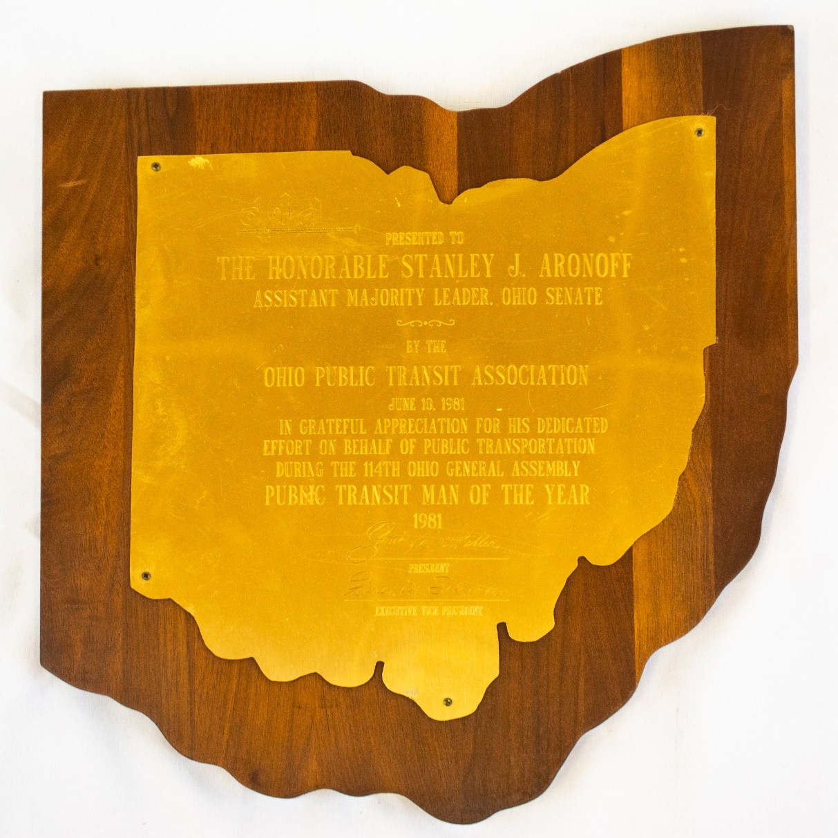 Ohio Public Transit Association presents an award to Stanley J. Aronoff.