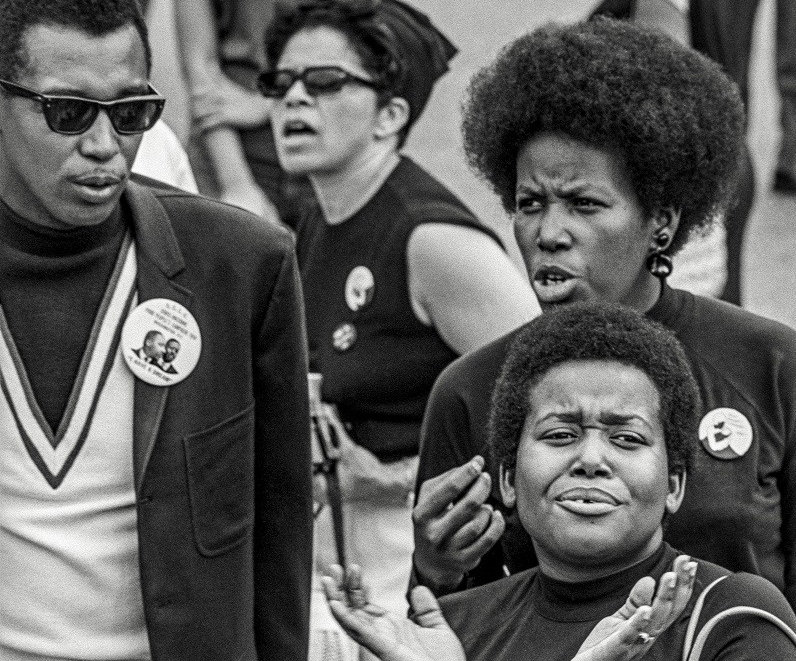 Chanting We shall overcome