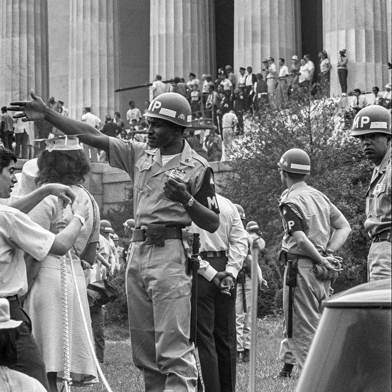 Security by Lincoln Memorial