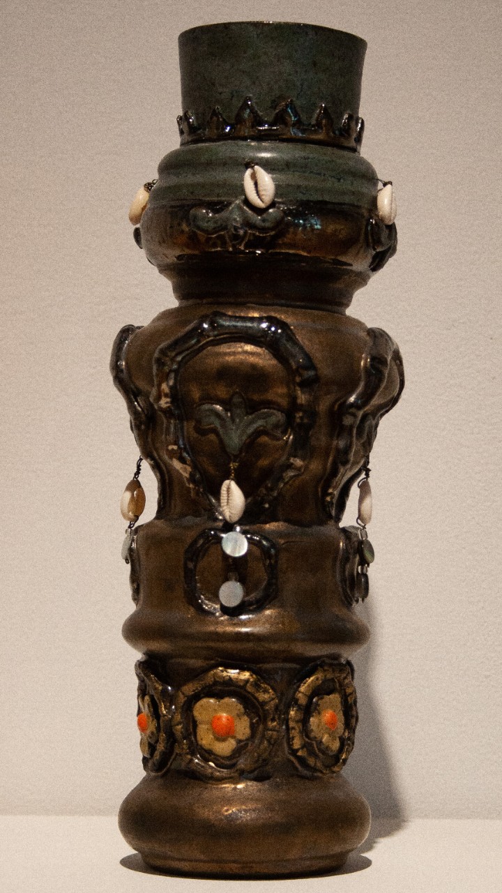 vessel with shells attached