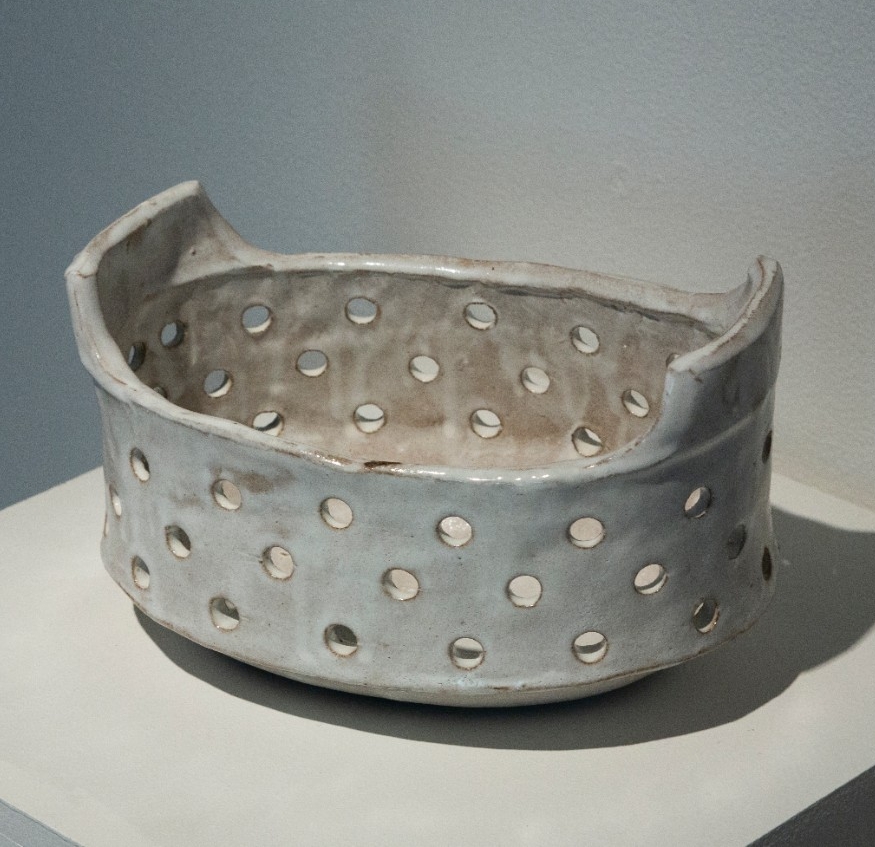 ceramic fruitbowl with holes