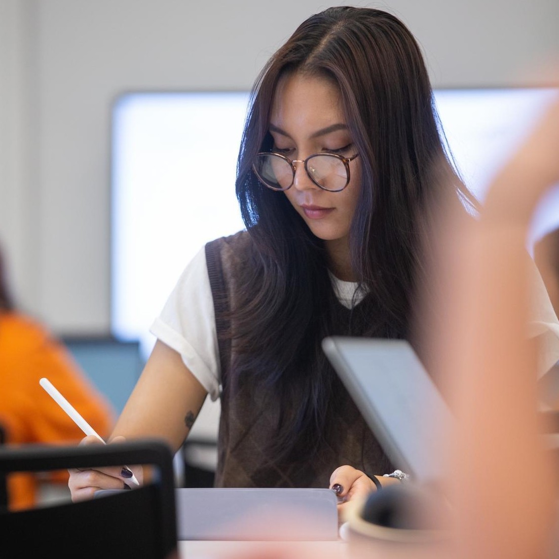 230907aClass095.jpgNancy Rogers teaches a psychology class in the new Clifton Court Hall.